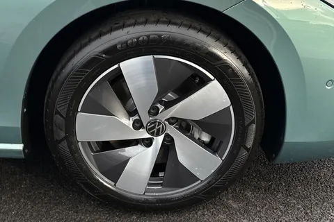 KY25DBV Volkswagen Passat 1.5 TSI eHybrid Life 5dr DSG **INFO PACK + DRIVER ASSIST PACK** Thumbnail #10