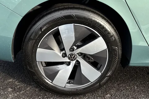 KY25DBV Volkswagen Passat 1.5 TSI eHybrid Life 5dr DSG **INFO PACK + DRIVER ASSIST PACK** Thumbnail #11