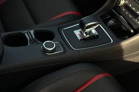 HJ15KKO Mercedes-Benz Gla 2.0 GLA45 AMG SpdS DCT 4MATIC Euro 6 (s/s) 5dr Thumbnail #24