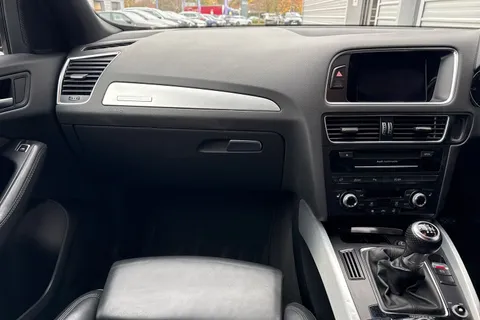 19 of 61 for Audi Q5 2.0 TDI S line Plus quattro Euro 6 (s/s) 5dr