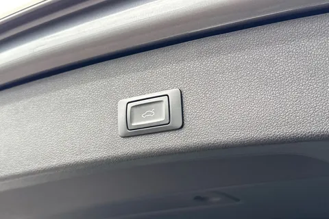 38 of 61 for Audi Q5 2.0 TDI S line Plus quattro Euro 6 (s/s) 5dr