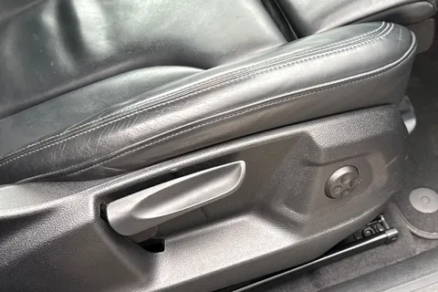 41 of 61 for Audi Q5 2.0 TDI S line Plus quattro Euro 6 (s/s) 5dr