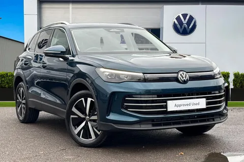 DC25PYP Volkswagen Tiguan 1.5 TSI eHybrid 204PS Elegance 5dr DSG ⭐Sunroof, Towbar, Keyless ⭐ Thumbnail #2