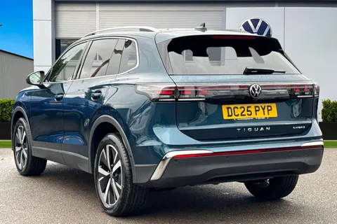 DC25PYP Volkswagen Tiguan 1.5 TSI eHybrid 204PS Elegance 5dr DSG ⭐Sunroof, Towbar, Keyless ⭐ Thumbnail #3