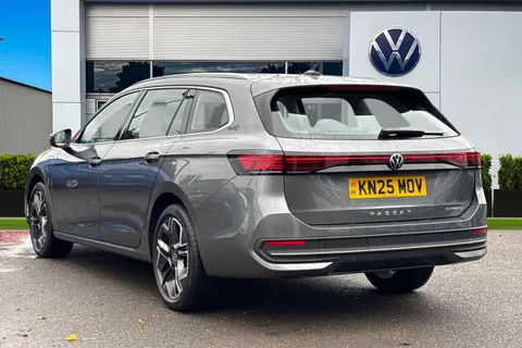 KN25MOV Volkswagen Passat 1.5 TSI eHybrid 204PS Life 5dr DSG ⭐Sunroof, York Alloys, Info Pack⭐ Thumbnail #3
