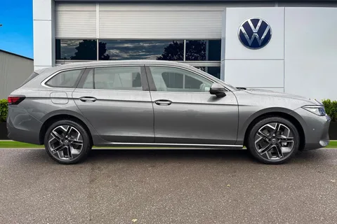 KN25MOV Volkswagen Passat 1.5 TSI eHybrid 204PS Life 5dr DSG ⭐Sunroof, York Alloys, Info Pack⭐ Thumbnail #4