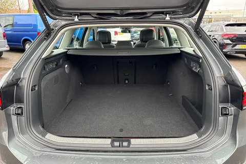 KN25MOV Volkswagen Passat 1.5 TSI eHybrid 204PS Life 5dr DSG ⭐Sunroof, York Alloys, Info Pack⭐ Thumbnail #7