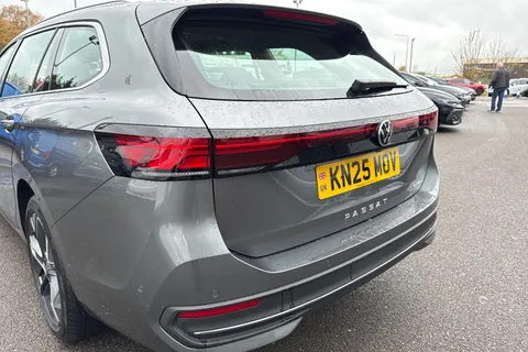 KN25MOV Volkswagen Passat 1.5 TSI eHybrid 204PS Life 5dr DSG ⭐Sunroof, York Alloys, Info Pack⭐ Thumbnail #8