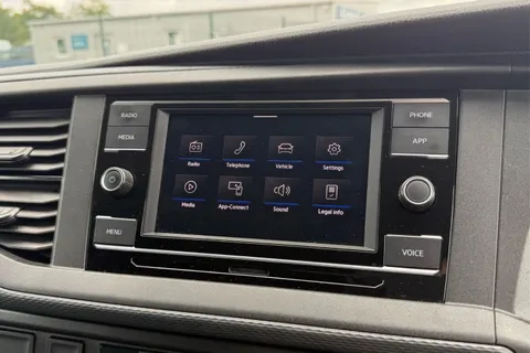 DG74CXY Volkswagen Transporter 2.0 TDI 110 Highline Van Thumbnail #17