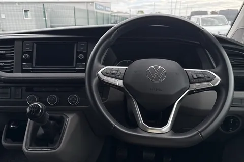 DG74CXY Volkswagen Transporter 2.0 TDI 110 Highline Van Thumbnail #18