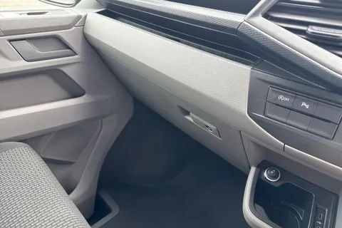 DG74CXY Volkswagen Transporter 2.0 TDI 110 Highline Van Thumbnail #20