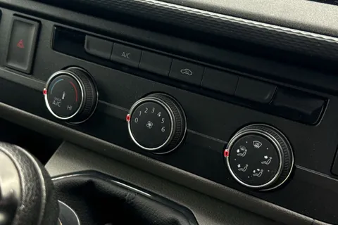 DG74CXY Volkswagen Transporter 2.0 TDI 110 Highline Van Thumbnail #22