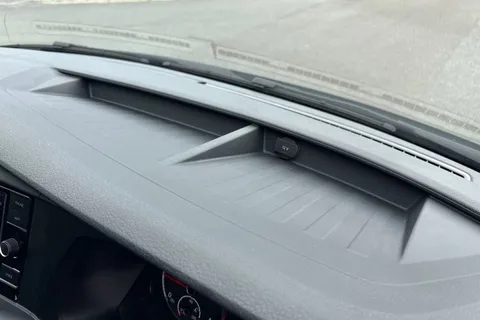 DG74CXY Volkswagen Transporter 2.0 TDI 110 Highline Van Thumbnail #43