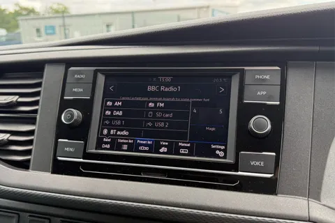 DG74CXY Volkswagen Transporter 2.0 TDI 110 Highline Van Thumbnail #47