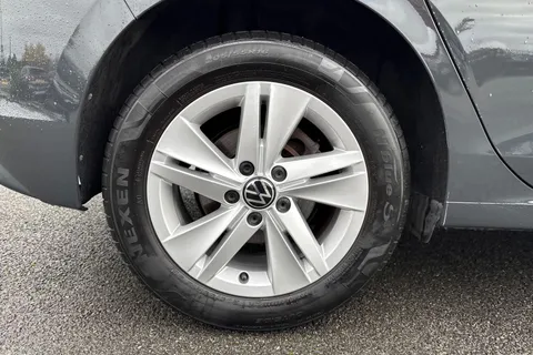 PJ22YBV Volkswagen Golf 1.5 TSI Life Euro 6 (s/s) 5dr Thumbnail #12