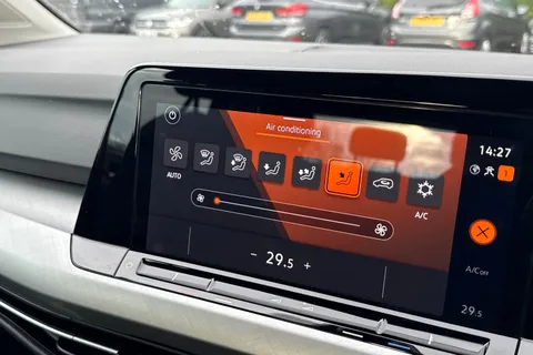 PJ22YBV Volkswagen Golf 1.5 TSI Life Euro 6 (s/s) 5dr Thumbnail #23