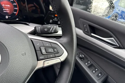 PJ22YBV Volkswagen Golf 1.5 TSI Life Euro 6 (s/s) 5dr Thumbnail #38