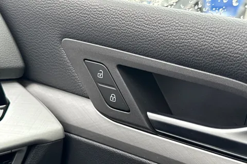 PJ22YBV Volkswagen Golf 1.5 TSI Life Euro 6 (s/s) 5dr Thumbnail #40