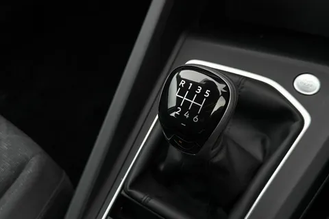 PJ22YBV Volkswagen Golf 1.5 TSI Life Euro 6 (s/s) 5dr Thumbnail #53