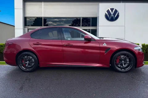 DW17BXZ Alfa Romeo Giulia 2.9 V6 Bi-Turbo Quadrifoglio Auto Euro 6 (s/s) 4dr Thumbnail #4