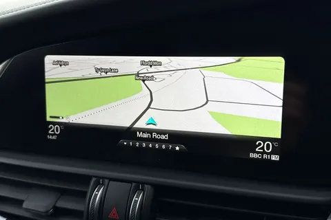 DW17BXZ Alfa Romeo Giulia 2.9 V6 Bi-Turbo Quadrifoglio Auto Euro 6 (s/s) 4dr Thumbnail #18