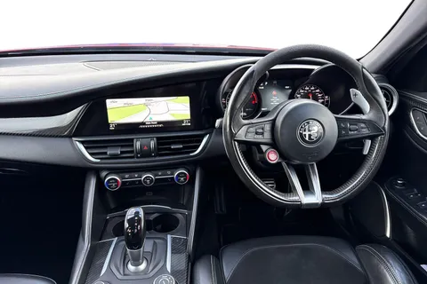 DW17BXZ Alfa Romeo Giulia 2.9 V6 Bi-Turbo Quadrifoglio Auto Euro 6 (s/s) 4dr Thumbnail #19