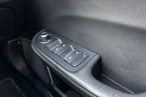 DW17BXZ Alfa Romeo Giulia 2.9 V6 Bi-Turbo Quadrifoglio Auto Euro 6 (s/s) 4dr Thumbnail #22