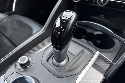 DW17BXZ Alfa Romeo Giulia 2.9 V6 Bi-Turbo Quadrifoglio Auto Euro 6 (s/s) 4dr Thumbnail #24