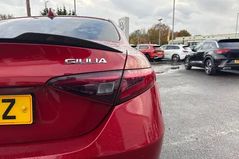 DW17BXZ Alfa Romeo Giulia 2.9 V6 Bi-Turbo Quadrifoglio Auto Euro 6 (s/s) 4dr Thumbnail #27