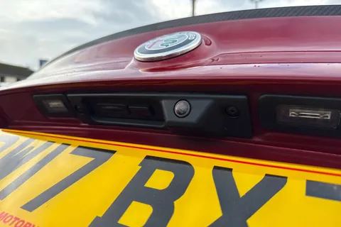 DW17BXZ Alfa Romeo Giulia 2.9 V6 Bi-Turbo Quadrifoglio Auto Euro 6 (s/s) 4dr Thumbnail #28