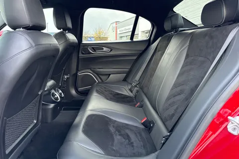 DW17BXZ Alfa Romeo Giulia 2.9 V6 Bi-Turbo Quadrifoglio Auto Euro 6 (s/s) 4dr Thumbnail #36