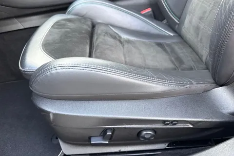 DW17BXZ Alfa Romeo Giulia 2.9 V6 Bi-Turbo Quadrifoglio Auto Euro 6 (s/s) 4dr Thumbnail #39