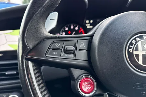 DW17BXZ Alfa Romeo Giulia 2.9 V6 Bi-Turbo Quadrifoglio Auto Euro 6 (s/s) 4dr Thumbnail #48