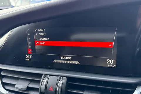 DW17BXZ Alfa Romeo Giulia 2.9 V6 Bi-Turbo Quadrifoglio Auto Euro 6 (s/s) 4dr Thumbnail #53