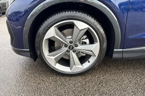 Audi Q4 e-tron 55 Black Edition Auto quattro 5dr 82kWh Thumbnail #12