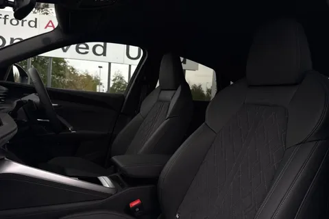  Audi Q5 2.0 TDI Edition 1 Sportback S Tronic quattro Euro 6 (s/s) 5dr Thumbnail #16