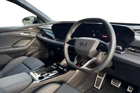 14 of 66 for Audi Q6 E-Tron Q6 SUV S line e-tron quattro 285,00 kW