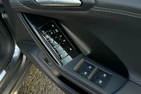 47 of 66 for Audi Q6 E-Tron Q6 SUV S line e-tron quattro 285,00 kW