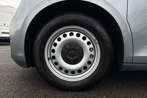 DC74FSZ Volkswagen Id. Buzz Cargo 210kW Commerce 79kWh Auto Thumbnail #13