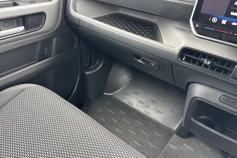 DC74FSZ Volkswagen Id. Buzz Cargo 210kW Commerce 79kWh Auto Thumbnail #20