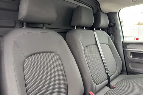 DC74FSZ Volkswagen Id. Buzz Cargo 210kW Commerce 79kWh Auto Thumbnail #24