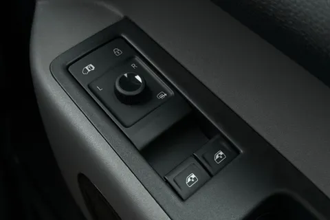 DC74FSZ Volkswagen Id. Buzz Cargo 210kW Commerce 79kWh Auto Thumbnail #40