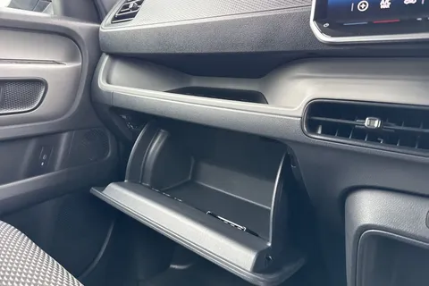 DC74FSZ Volkswagen Id. Buzz Cargo 210kW Commerce 79kWh Auto Thumbnail #43