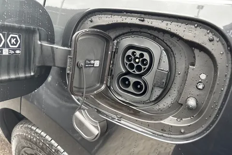 Land Rover Range Rover 3.0 P460e 38.2kWh Edition Auto 4WD Euro 6 (s/s) 5dr Thumbnail #32