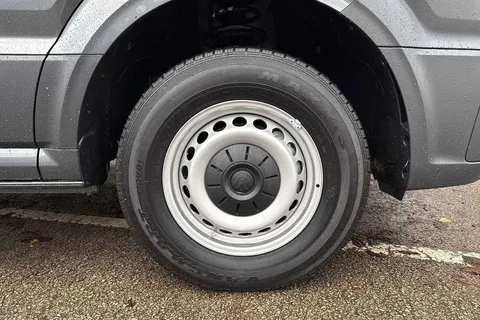 PE75VUH Volkswagen Crafter CR35 Panel van Commerce MWB 140 PS 2.0 TDI 8sp Automatic FWD Thumbnail #6