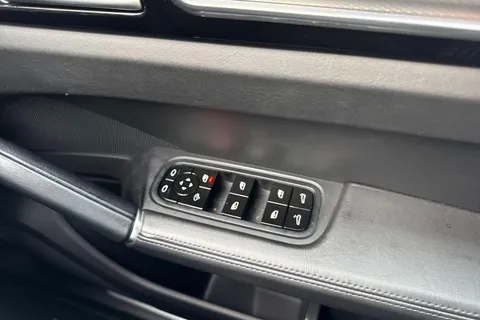 VX20UAL Porsche Cayenne 2.9T V6 S TiptronicS 4WD Euro 6 (s/s) 5dr Thumbnail #19