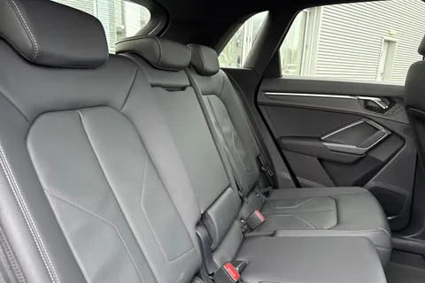  Audi Q3 2.0 TDI 40 S line S Tronic quattro Euro 6 (s/s) 5dr Thumbnail #14