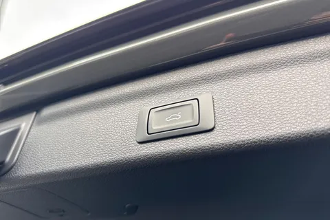  Audi Q3 2.0 TDI 40 S line S Tronic quattro Euro 6 (s/s) 5dr Thumbnail #37