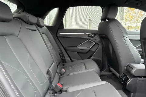  Audi Q3 2.0 TDI 40 S line S Tronic quattro Euro 6 (s/s) 5dr Thumbnail #38