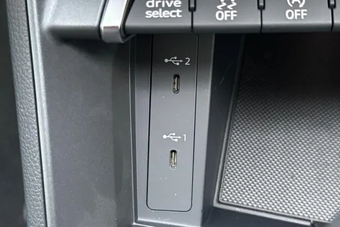  Audi Q3 2.0 TDI 40 S line S Tronic quattro Euro 6 (s/s) 5dr Thumbnail #60